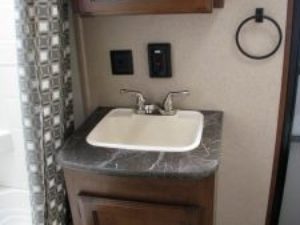 35-foot-rental-trailer-bayleys-resort-bathroom
